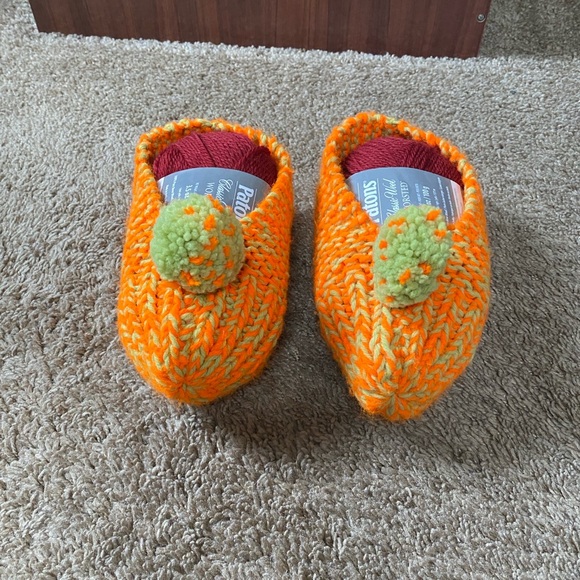 VTG Handmade Neon Crochet Knit House Slippers Booties Socks with Pom Pom - Picture 6 of 11